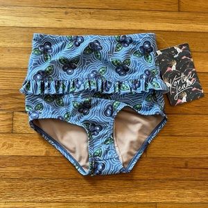 Kortni Jean mid ruffle bottoms